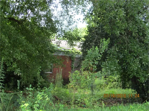 2824 Village Green Dr, Macon, GA 31206
