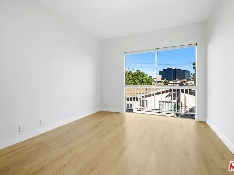 11628 Montana Ave #206 — Photo 24