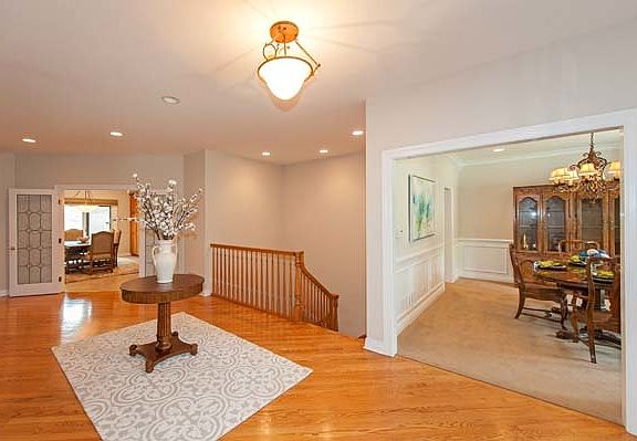 3rd image of 400 Kingston Ter