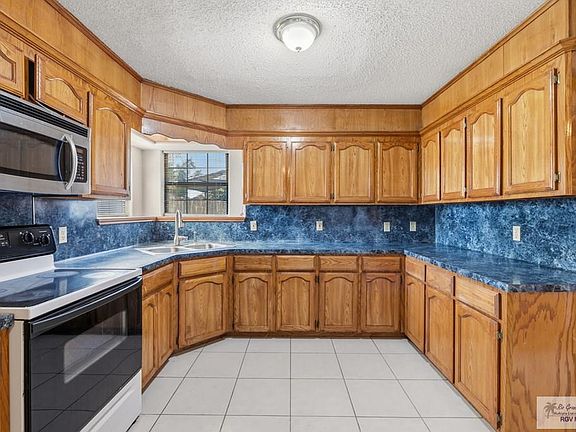 2nd image of 3582 Kingsway Dr