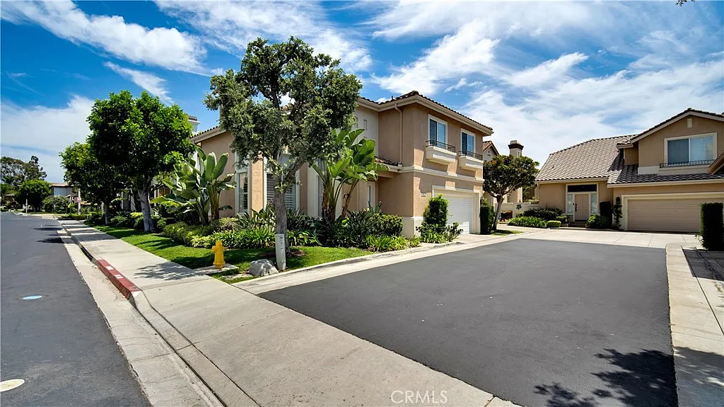 3 bed, 2.5 bath, 1456 sqft, $4,800 — Photo 2