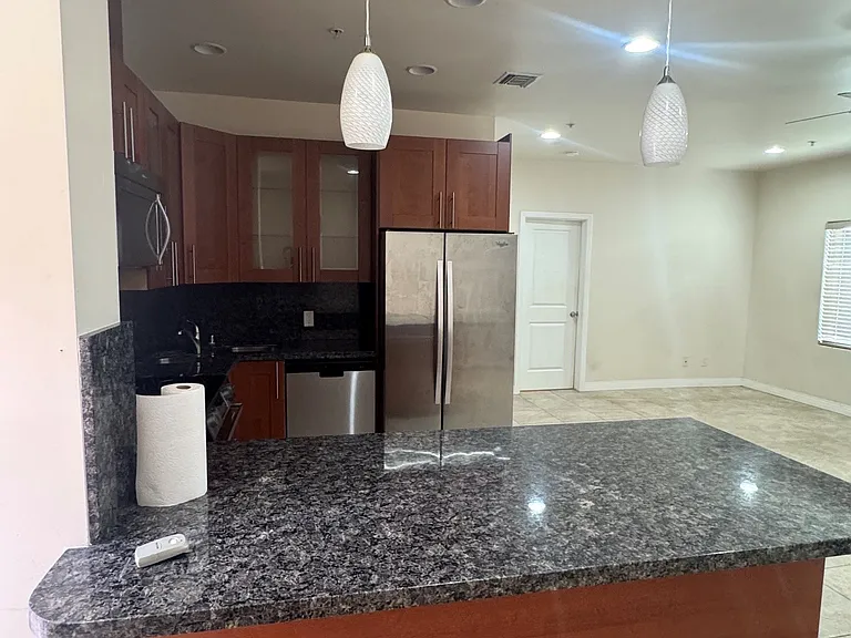 1295 University Ave #4 — Photo 5