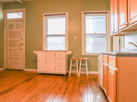 4th image of 1926 W Warner Ave #2F