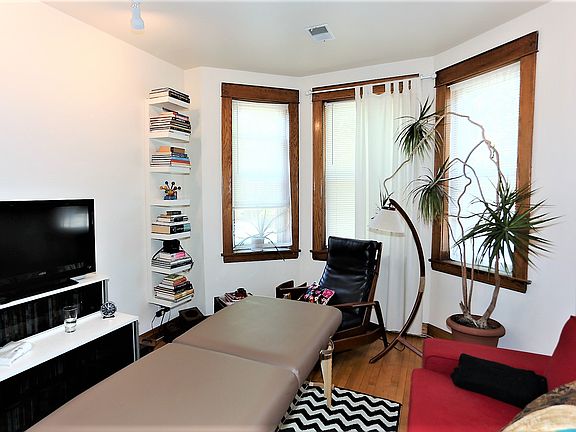 4th image of 2647 49 N Sacramento Ave #26491