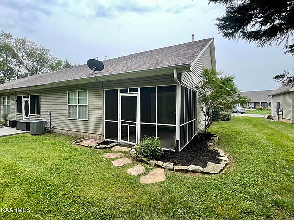 3rd image of 1677 Emerald Pointe Ln