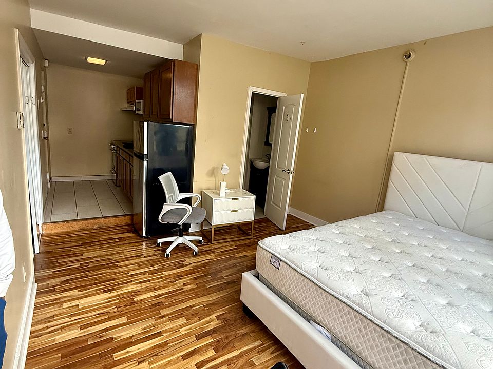 2nd image of 136 Washington St #4