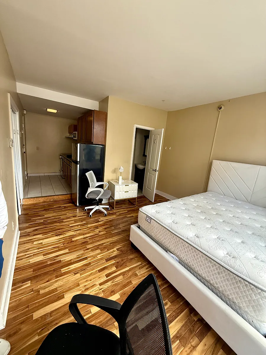 Building Photo - 136 Washington St #4