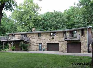 10286 Hawgback Ln, Dubuque, IA 52003