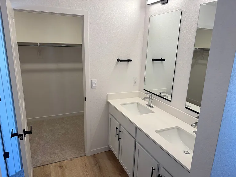 1358 S Chester St #B — Photo 13