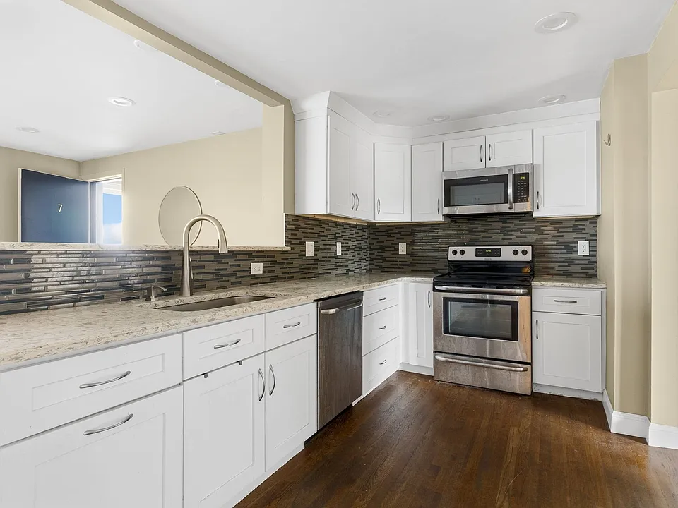 11 Dorchester St #7