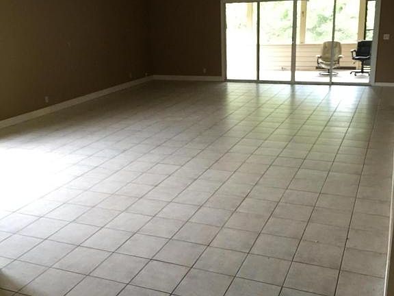3rd image of 16 Treetop Cir