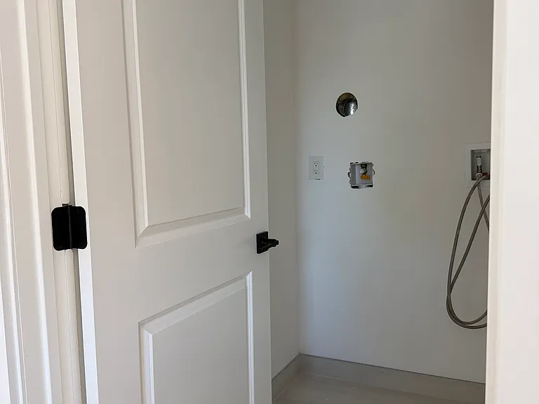 454 Newfield Ave #1 — Photo 5