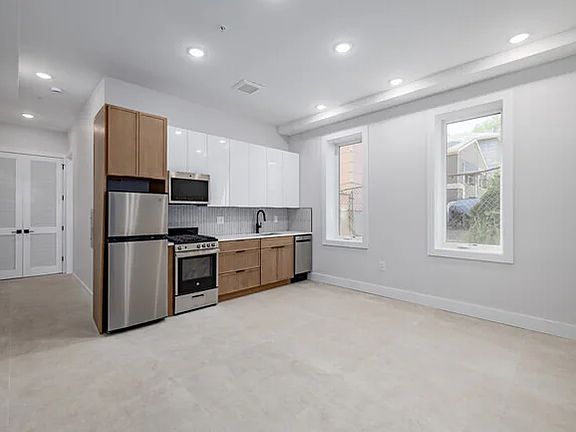 4th image of 42 Lembeck Ave Floor 1