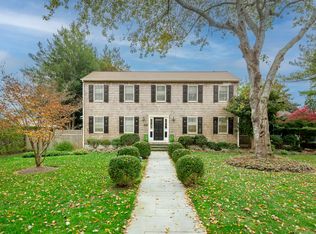 66 Harvest Ln, Southampton, NY 11968