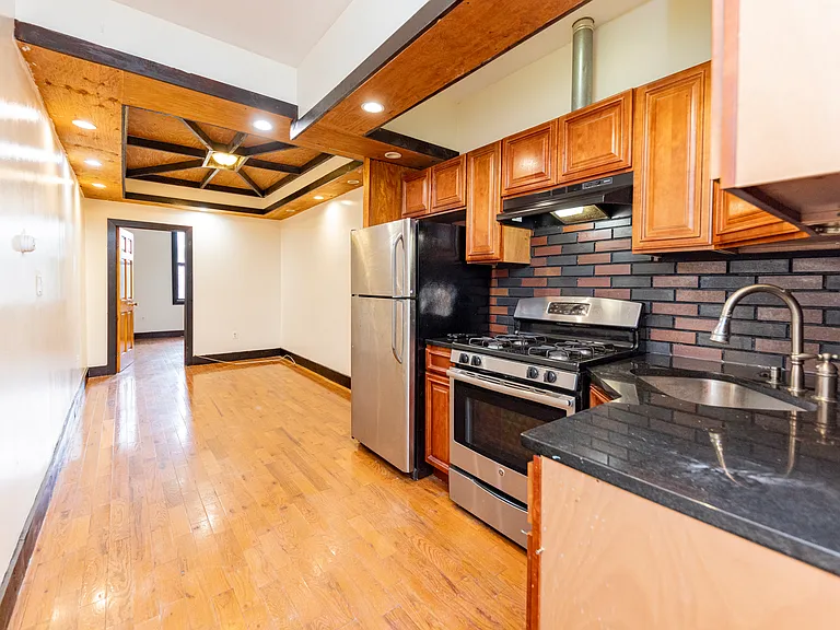 88 Starr St #2L — Photo 12