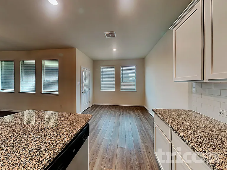 2401 Lalun Ln — Photo 5