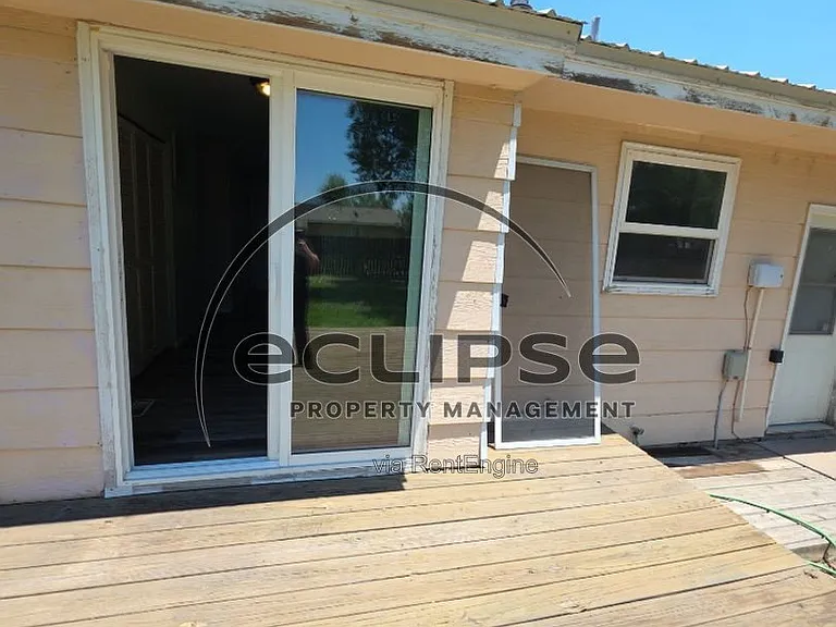 721 Lee Dr — Photo 14