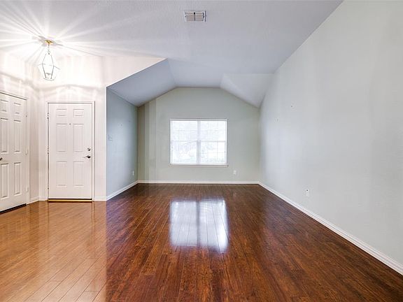 5th image of 10417 Lake Brook Dr