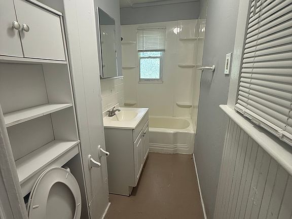 4th image of 105 Rhodes St #2