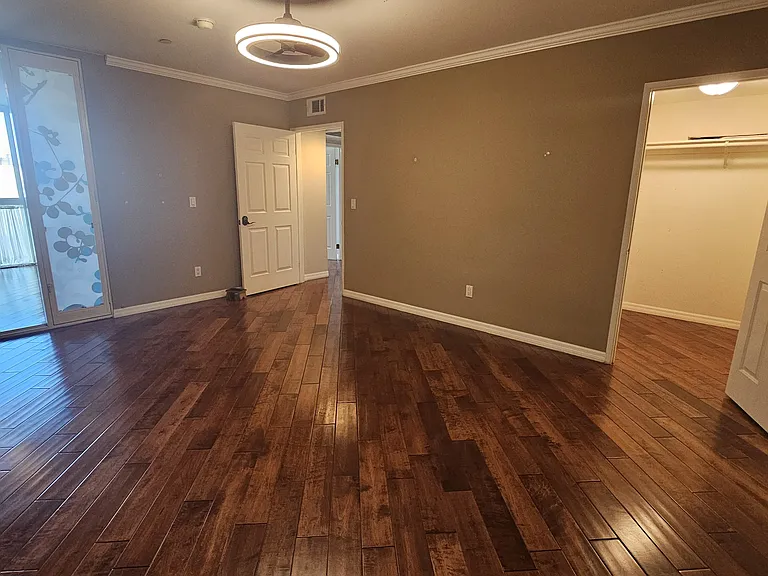 1049 S Hobart Blvd #305 — Photo 7
