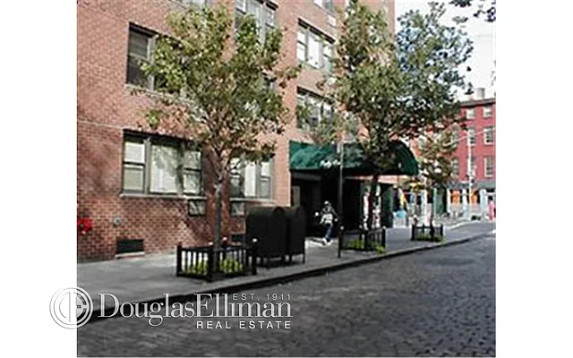 Rented by Douglas Elliman | media 27