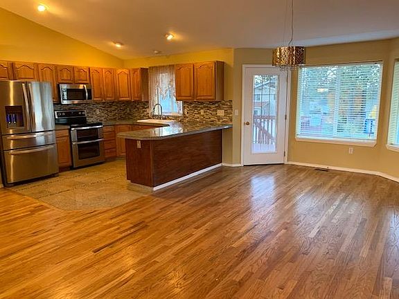 5th image of 3015 E 33rd Ave