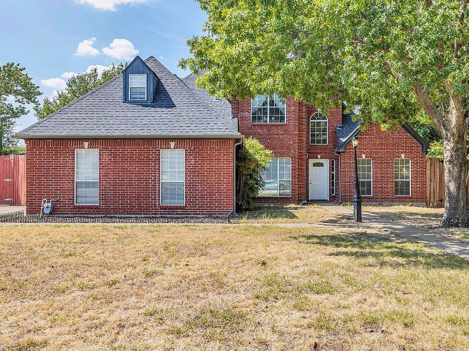 1st image of 1108 Heather Cir