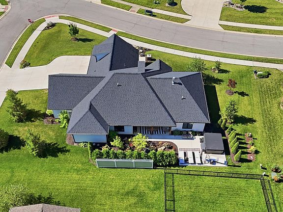 4th image of 8405 Legends Pkwy
