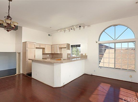 5th image of 11445 Moorpark St Unit 14