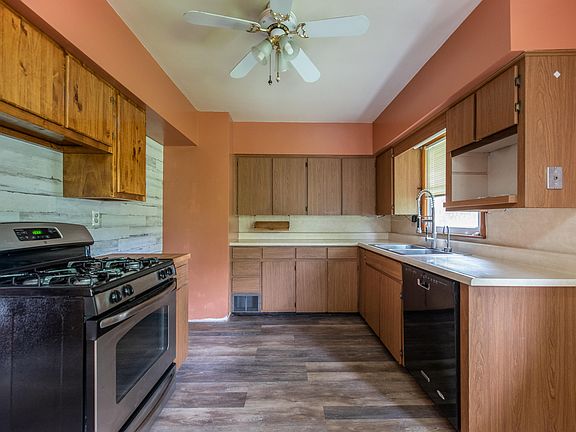 4th image of 9299 Pine Island Dr NE