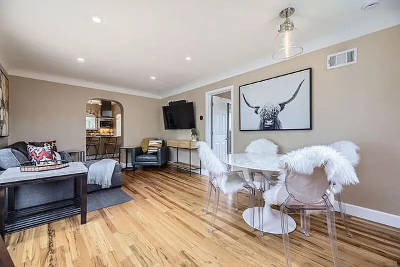 2 bed, 1.0 bath, 842 sqft, $3,345 — Photo 2