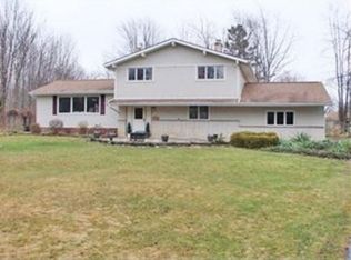8292 N Locust Dr, Willoughby, OH 44094