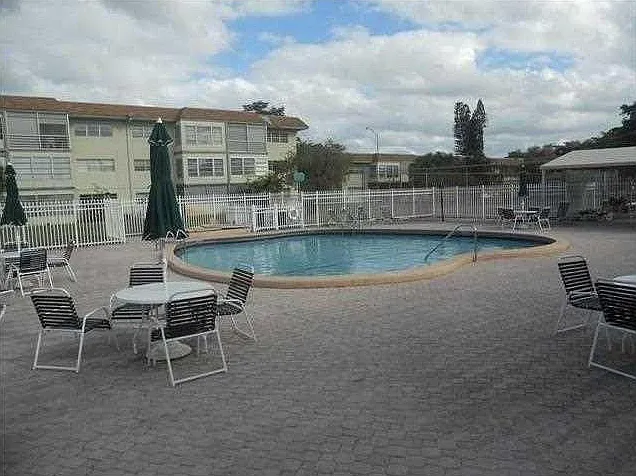 2 bed, 2.0 bath, 1005 sqft, $1,900 — Photo 2