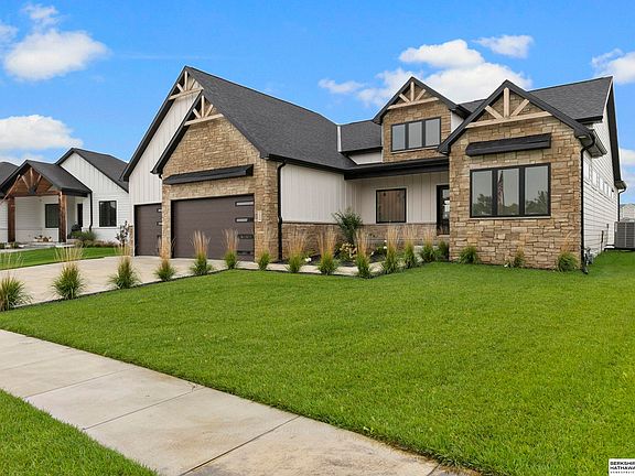 2nd image of 3620 Tree Line Dr