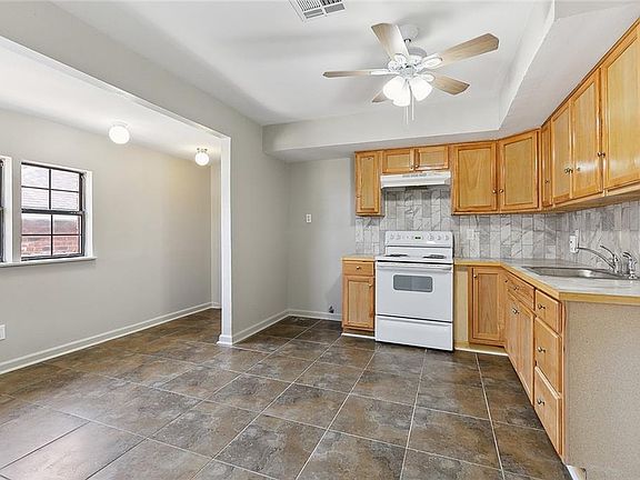 3rd image of 2613-2615 Tupelo St