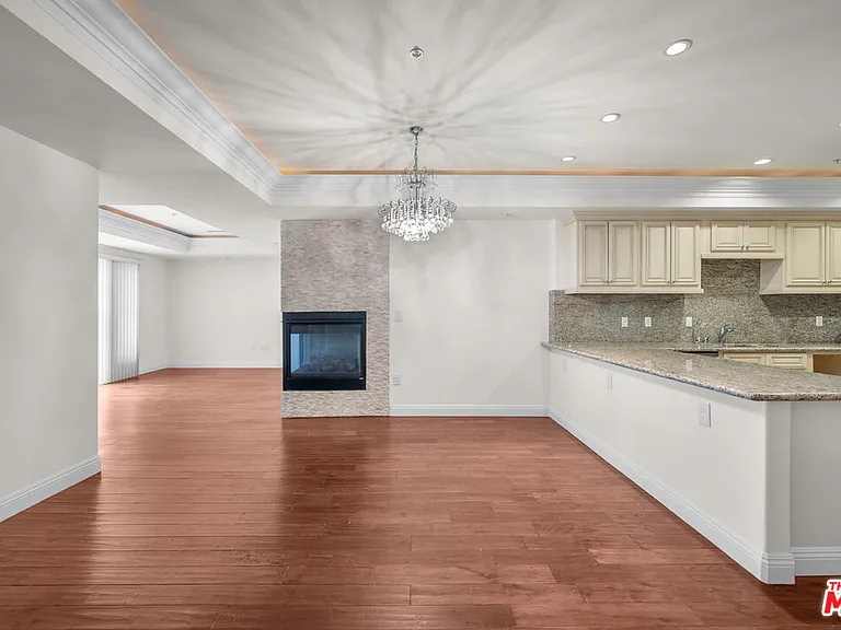 837 Crenshaw Blvd #301 — Photo 16