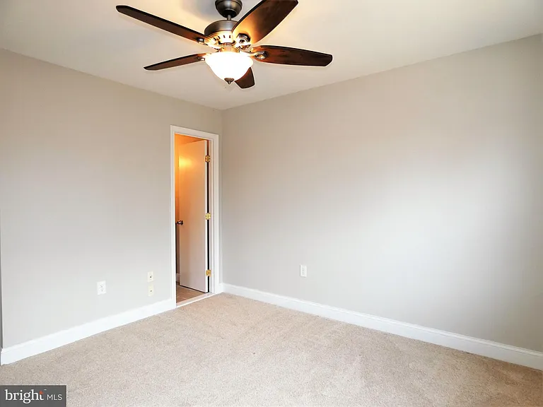 4128 Hamlin Ct — Photo 46