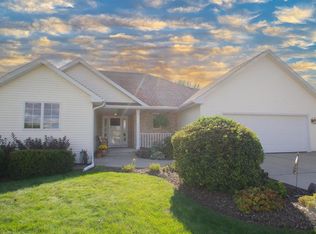 805 Fieldcrest Ct, Watertown, WI 53094