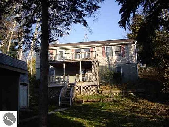 2nd image of 3673 Lake St