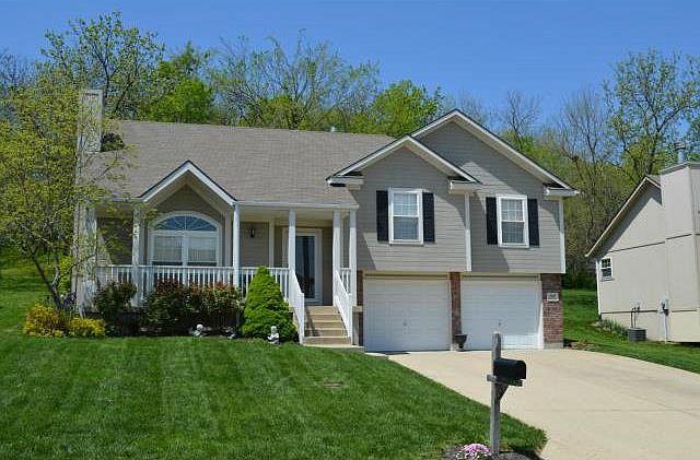 1st image of 504 SW Foot Hill Dr