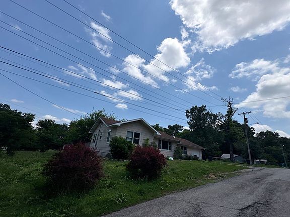 4th image of 322 N 9th St