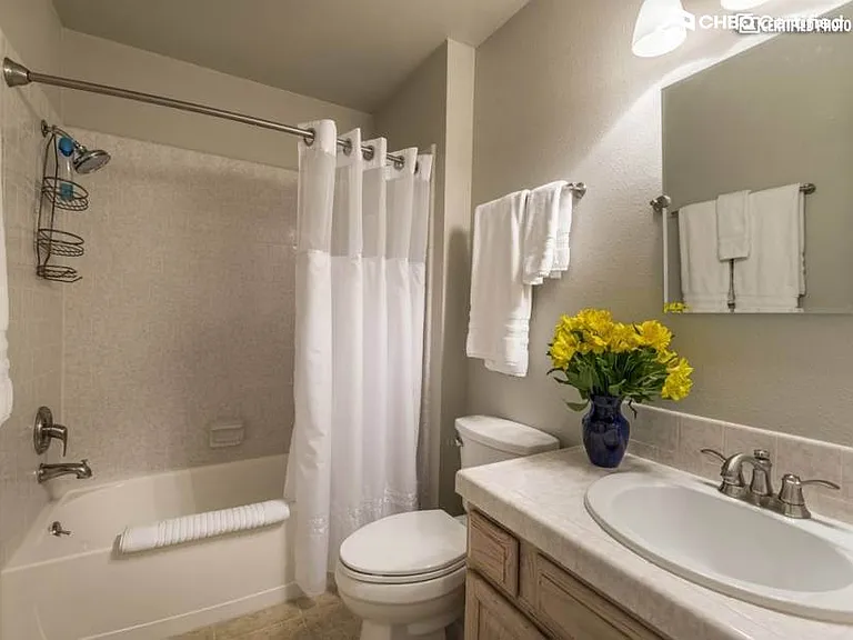 Middle Bathroom