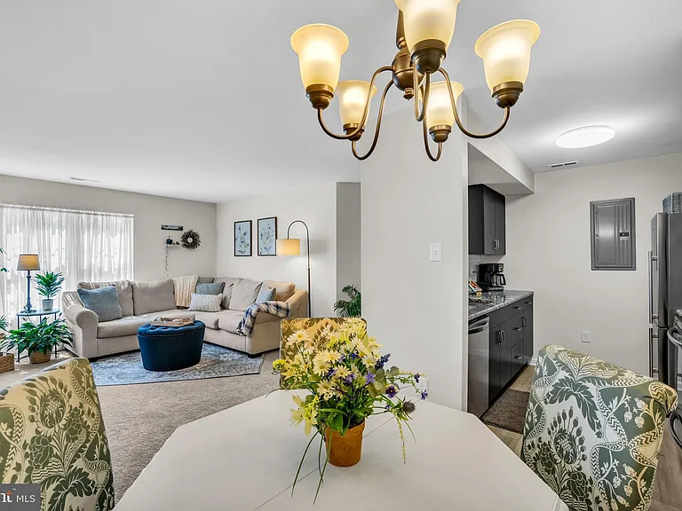 1307 Bennett Pl — Photo 14