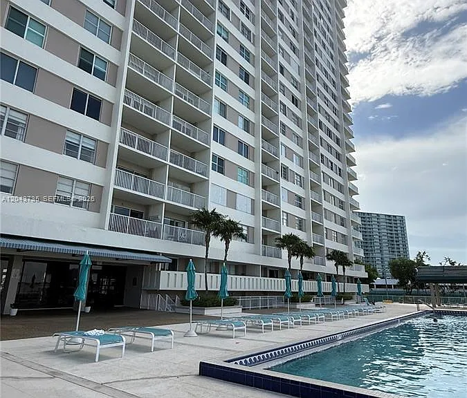 300 Bayview Dr #211 — Photo 8