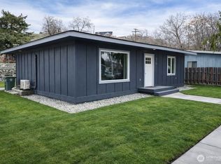 919 E Johnson Avenue, Chelan, WA