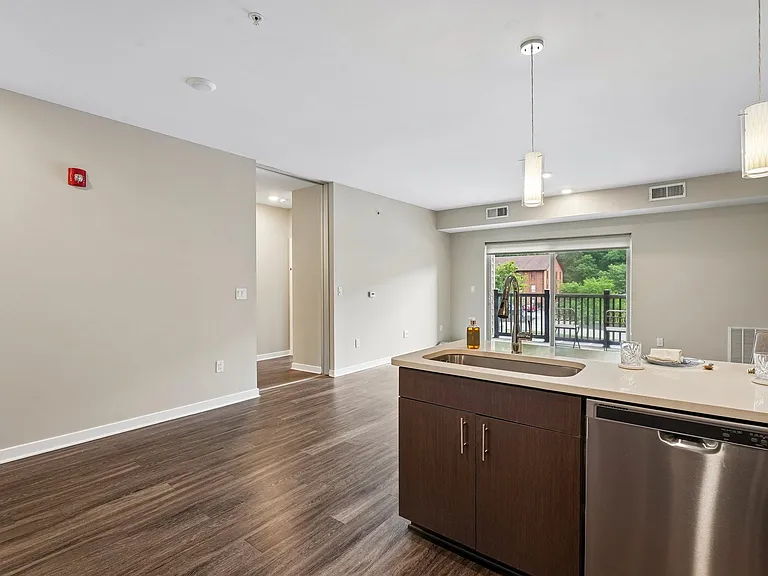 Cosmopolitan Apartments — Photo 18