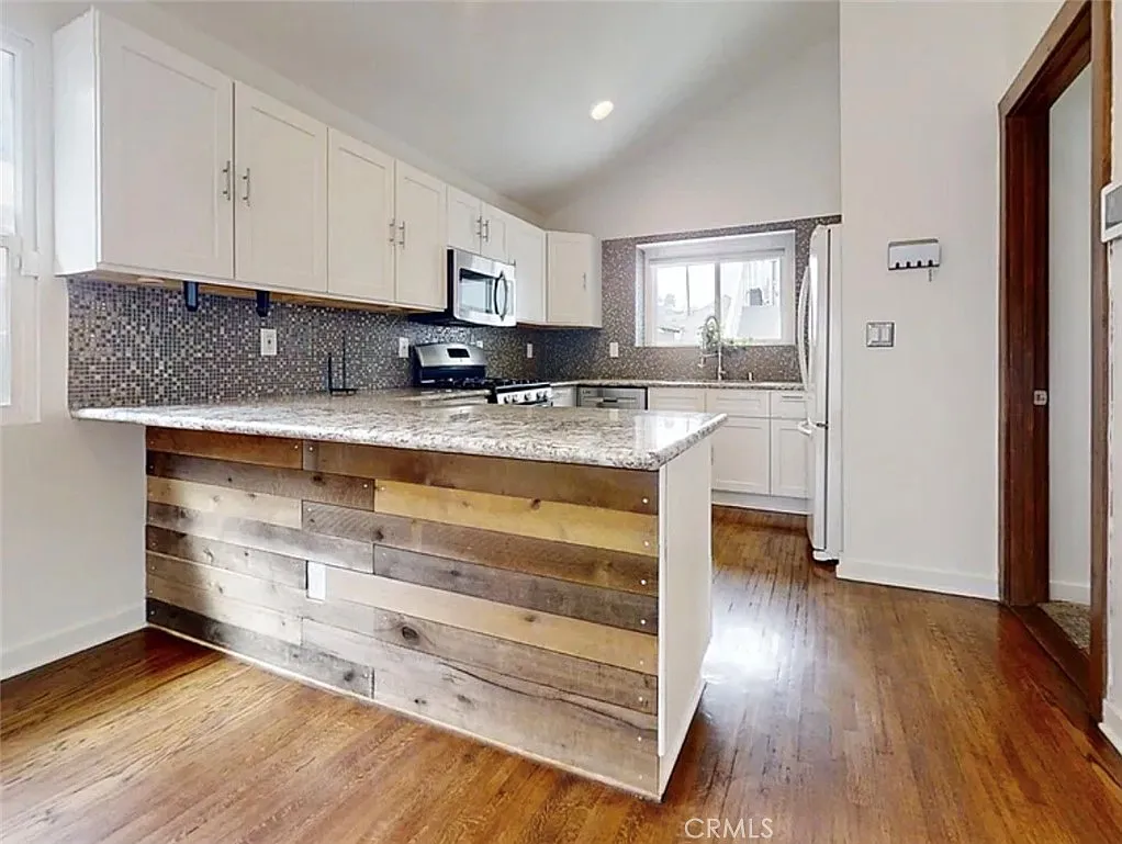 2 bed, 750 sqft, $3,095 — Photo 4