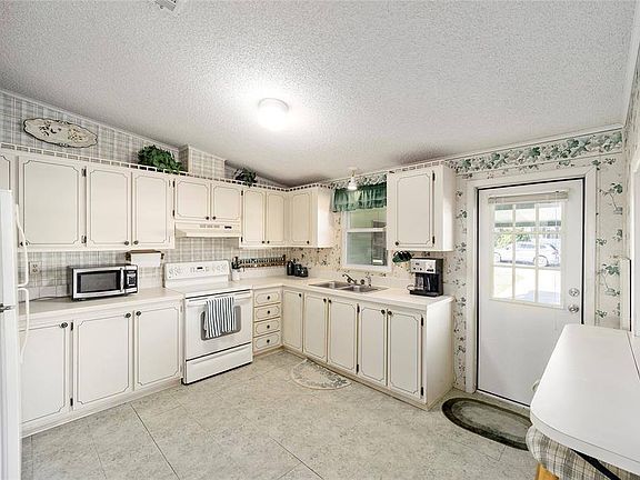 5th image of 1711 Palm Aire Dr