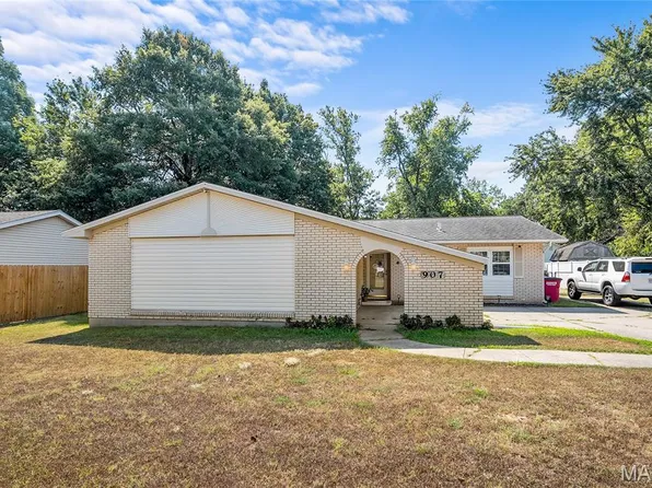 907 Stanford Dr, Sikeston, MO 63801