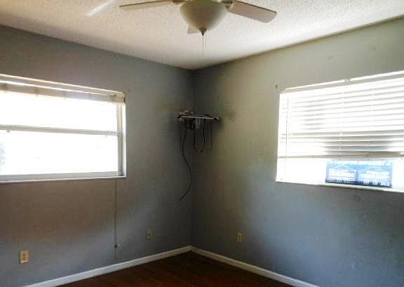 3rd image of 526 NE 40th Ave